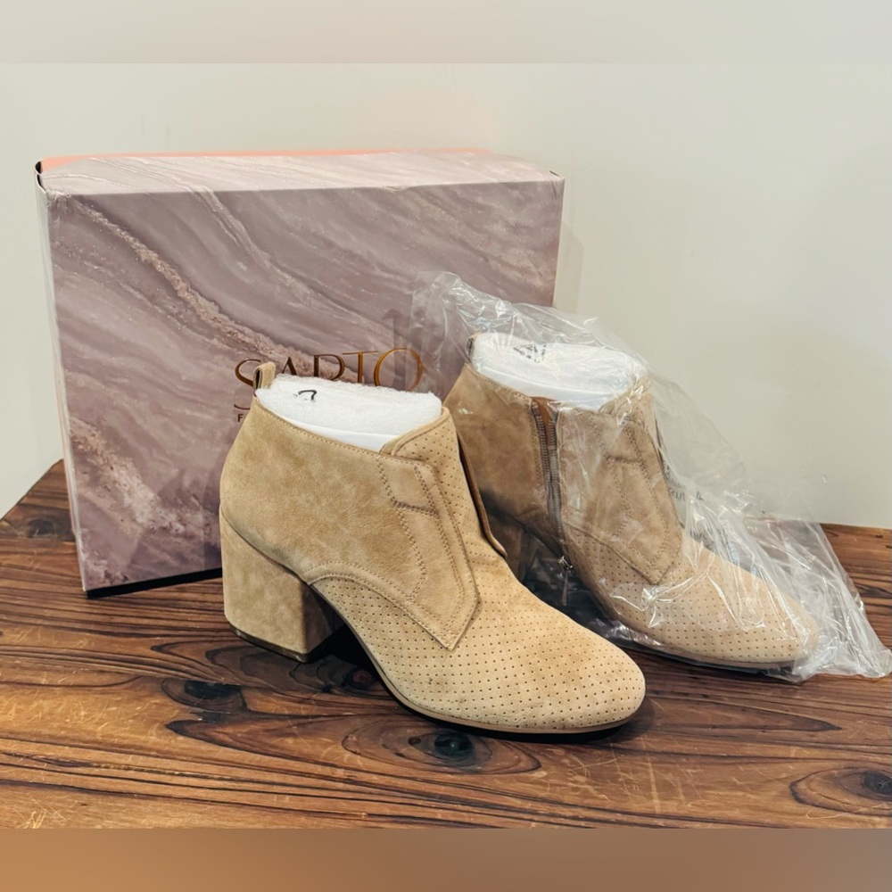 Sarto by Franco Sarto ankle booties; heeled booties; size 9